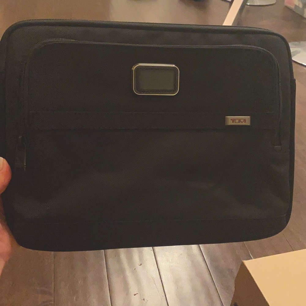Tumi Medium Laptop Cover, brand new and never used